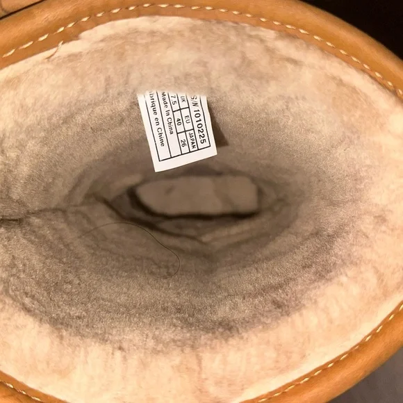 UGG & Pendleton Collection US size 9
PRE-owned - Picture 9 of 9